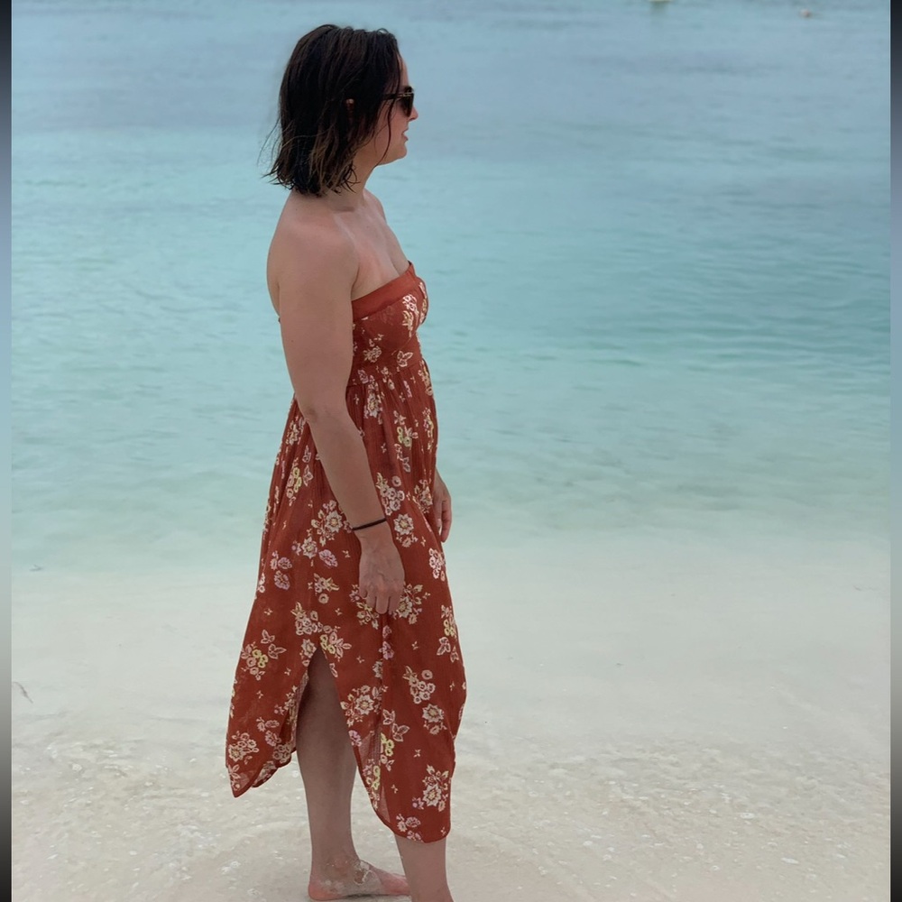 Free People | Floral strapless midi dress with slits (size XS)